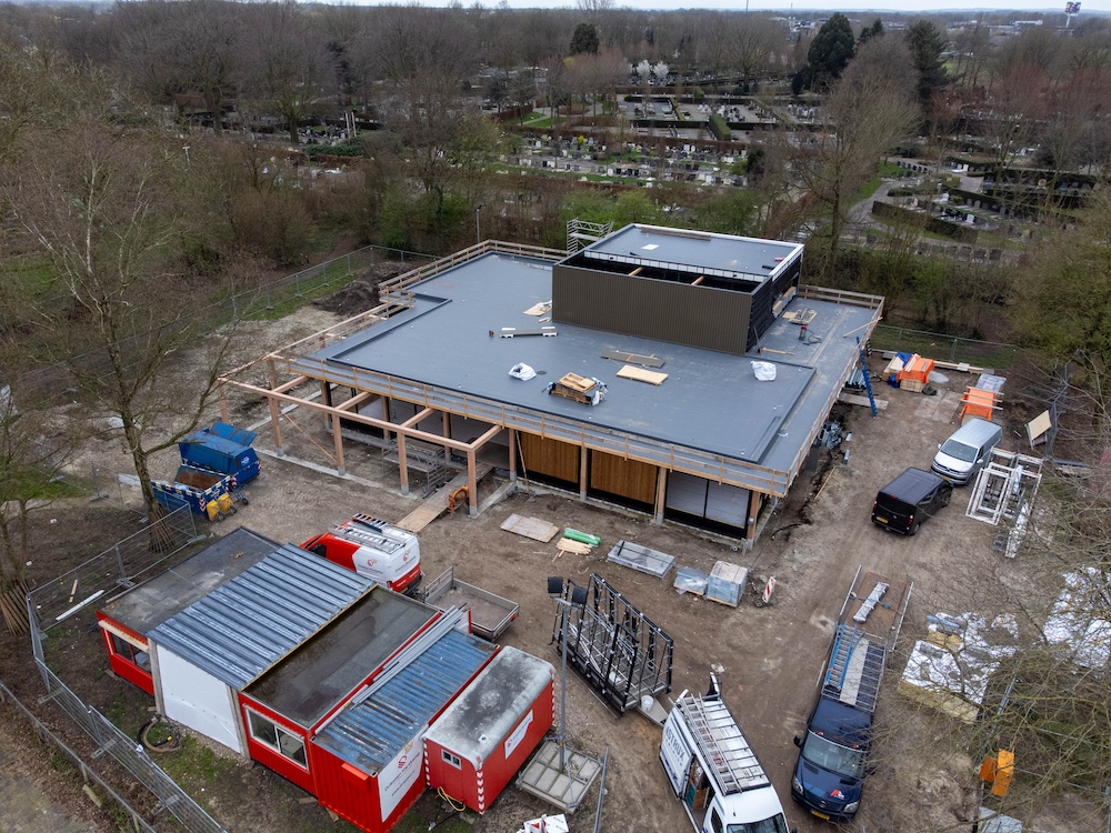 Vrijwilligers Bronveld en stichting Hulp aan Elkaar krijgen kijkje in de nieuwbouw