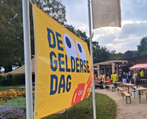 Lees meer over het artikel De hele buurt roept ⛵📣