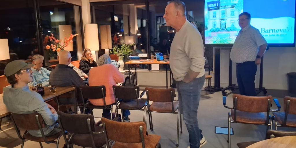 Napraten na de wijkavond in Bronveld